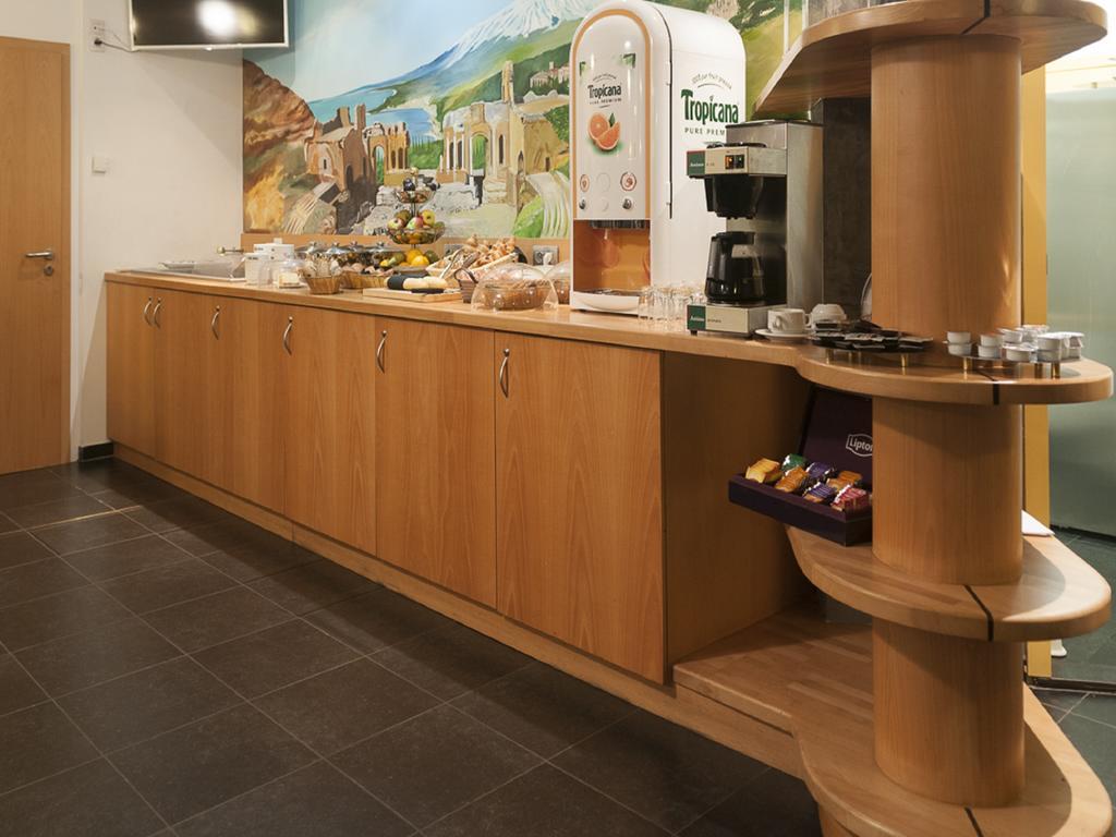 לה לובייר Hotel Tristar מראה חיצוני תמונה