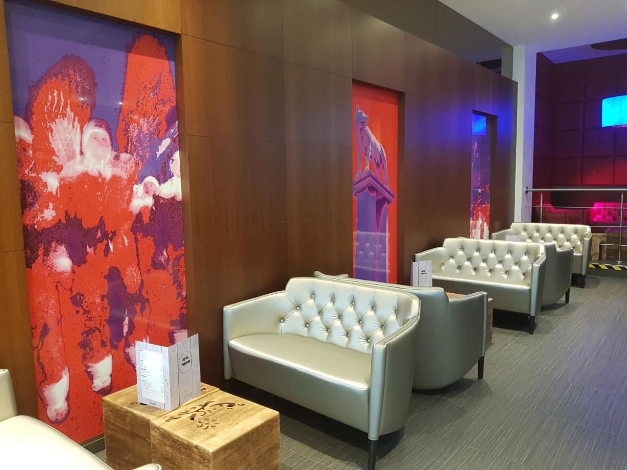 לה לובייר Hotel Tristar מראה חיצוני תמונה